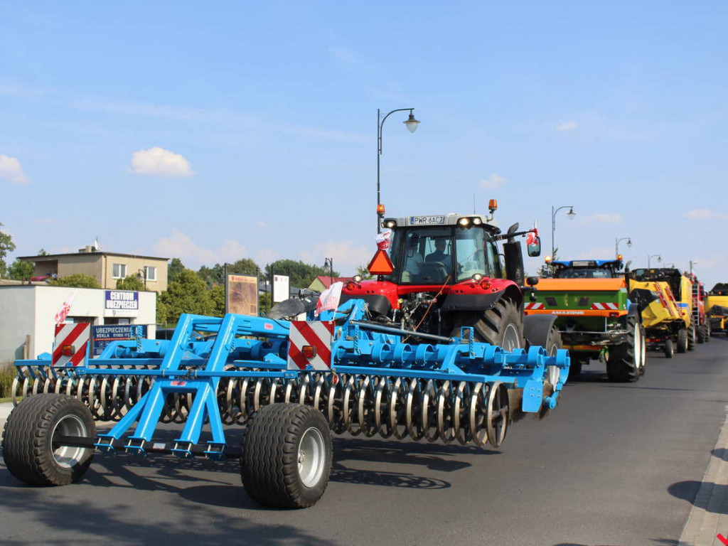 Rolnicy i działacze odznaczeni podczas święta plonów. Dożynki powiatowe w skwarze