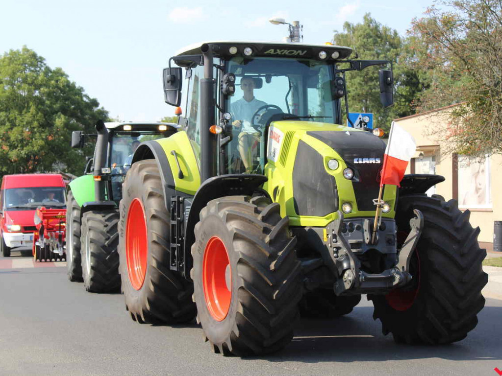 Rolnicy i działacze odznaczeni podczas święta plonów. Dożynki powiatowe w skwarze