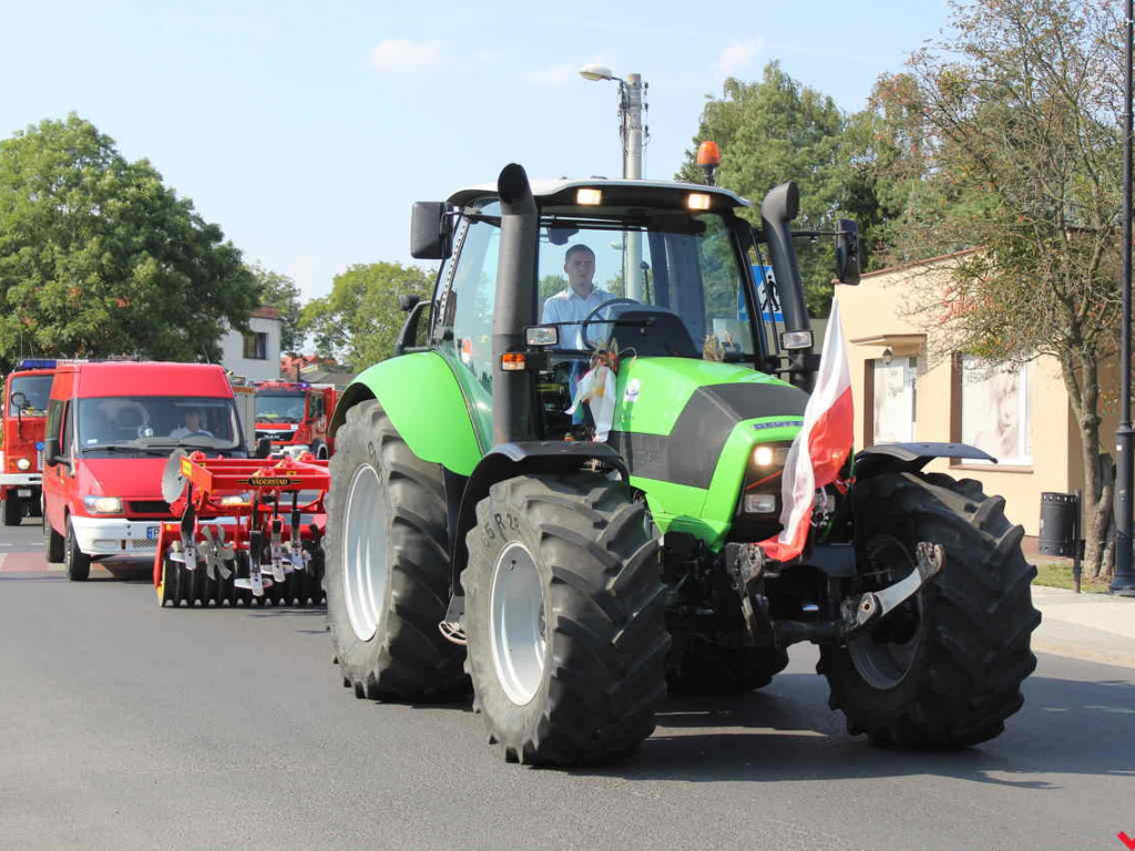 Rolnicy i działacze odznaczeni podczas święta plonów. Dożynki powiatowe w skwarze