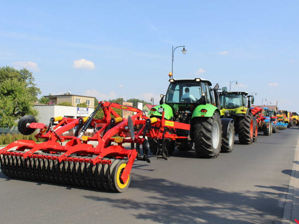 Rolnicy i działacze odznaczeni podczas święta plonów. Dożynki powiatowe w skwarze