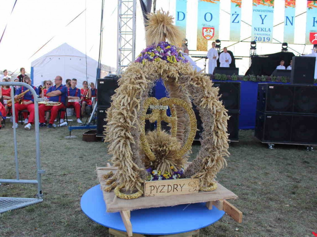 Rolnicy i działacze odznaczeni podczas święta plonów. Dożynki powiatowe w skwarze