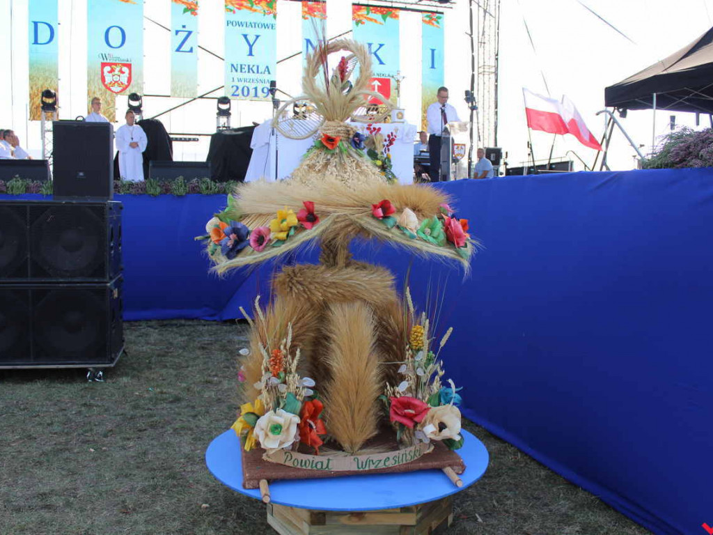 Rolnicy i działacze odznaczeni podczas święta plonów. Dożynki powiatowe w skwarze