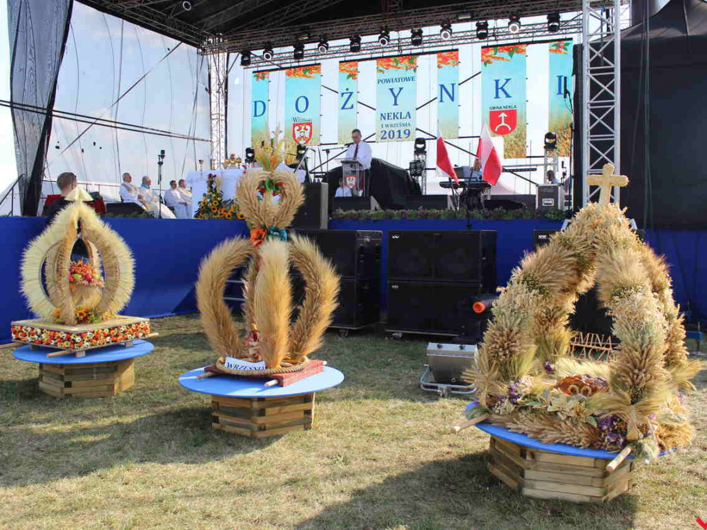 Rolnicy i działacze odznaczeni podczas święta plonów. Dożynki powiatowe w skwarze