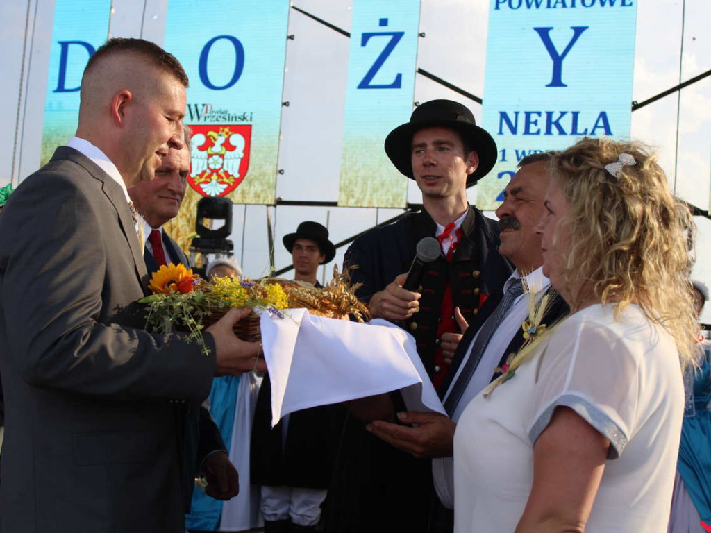 Rolnicy i działacze odznaczeni podczas święta plonów. Dożynki powiatowe w skwarze