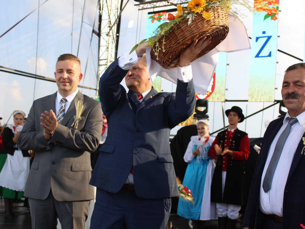Rolnicy i działacze odznaczeni podczas święta plonów. Dożynki powiatowe w skwarze