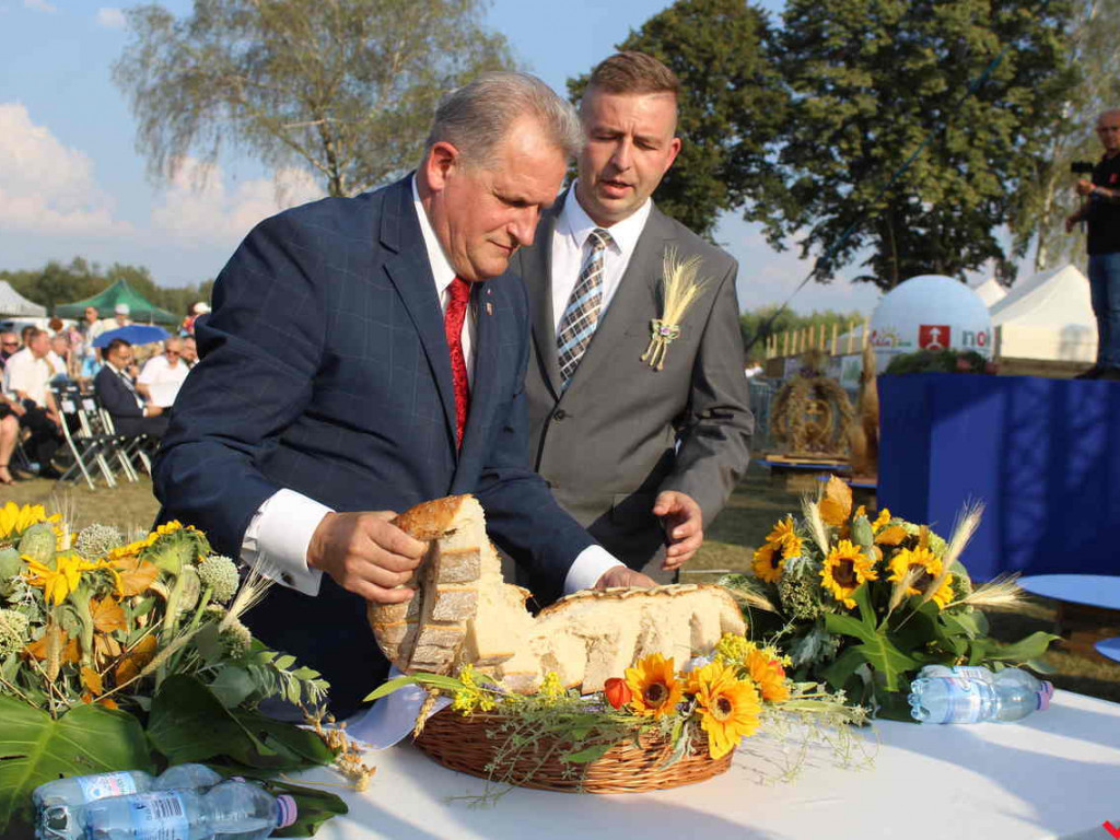 Rolnicy i działacze odznaczeni podczas święta plonów. Dożynki powiatowe w skwarze