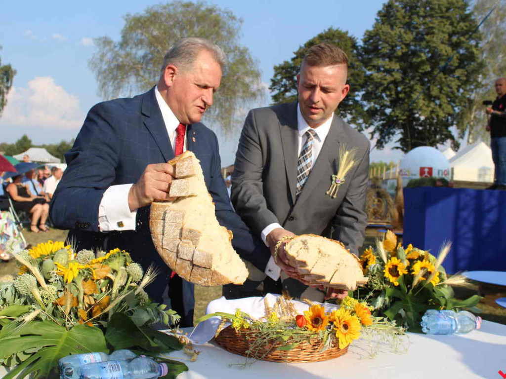 Rolnicy i działacze odznaczeni podczas święta plonów. Dożynki powiatowe w skwarze