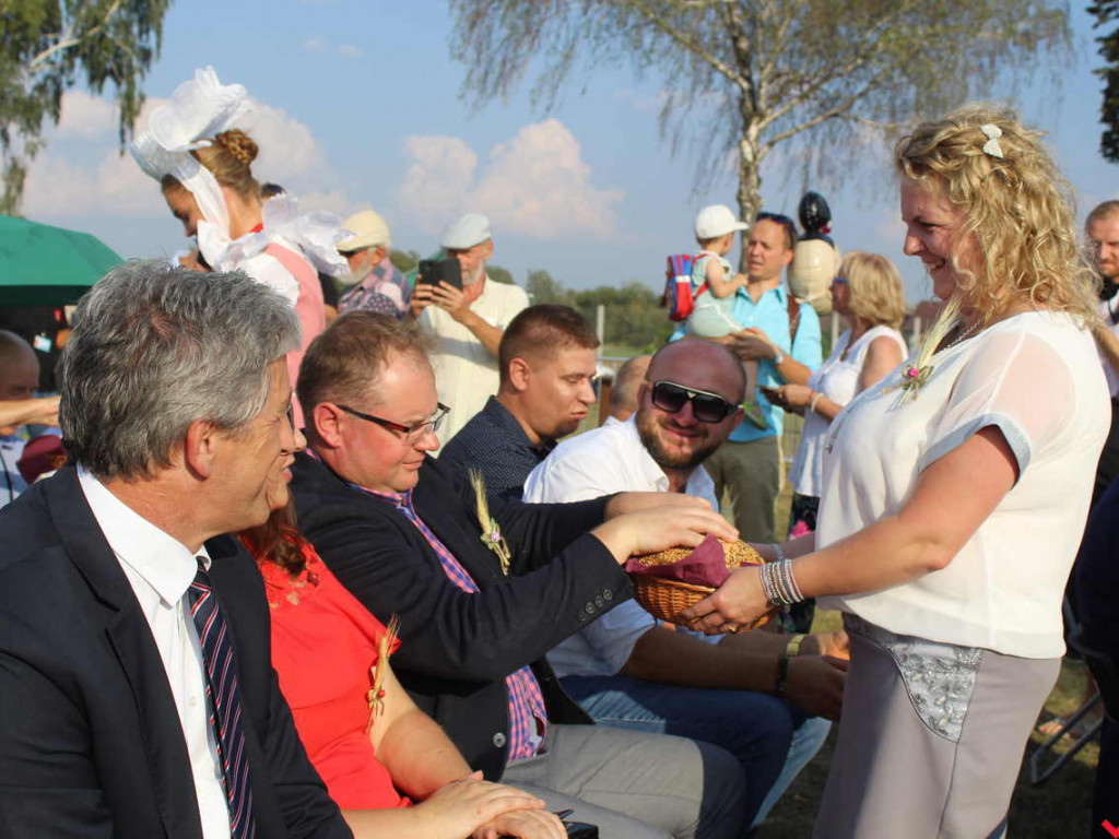 Rolnicy i działacze odznaczeni podczas święta plonów. Dożynki powiatowe w skwarze