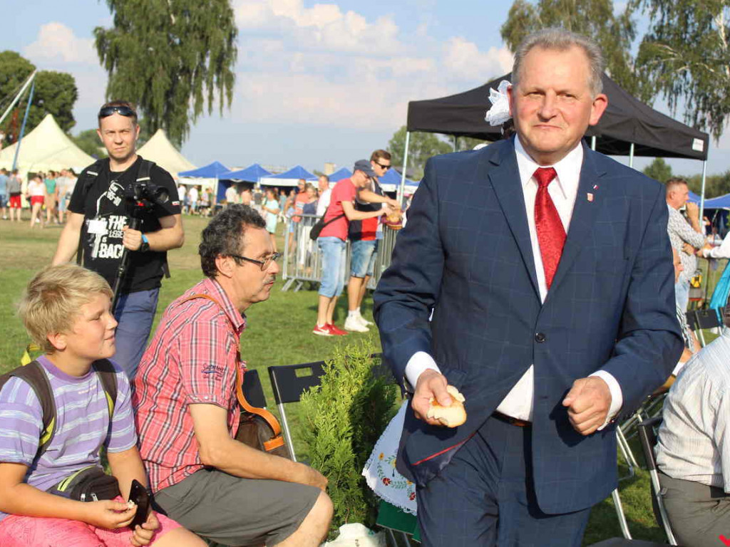Rolnicy i działacze odznaczeni podczas święta plonów. Dożynki powiatowe w skwarze