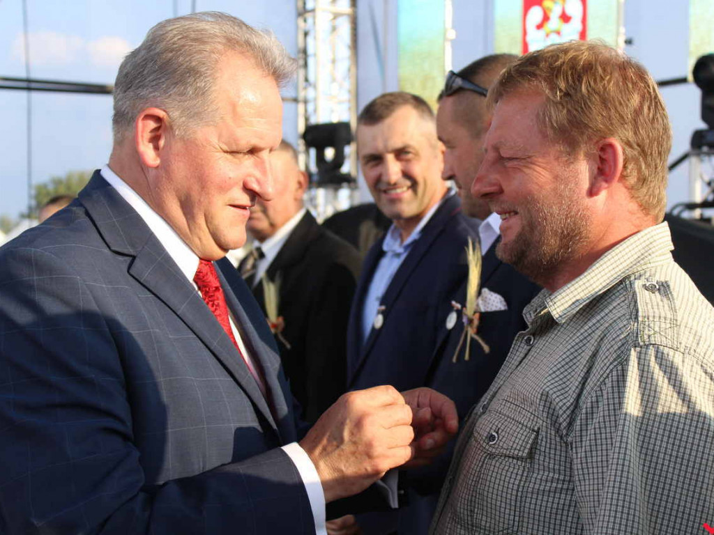 Rolnicy i działacze odznaczeni podczas święta plonów. Dożynki powiatowe w skwarze