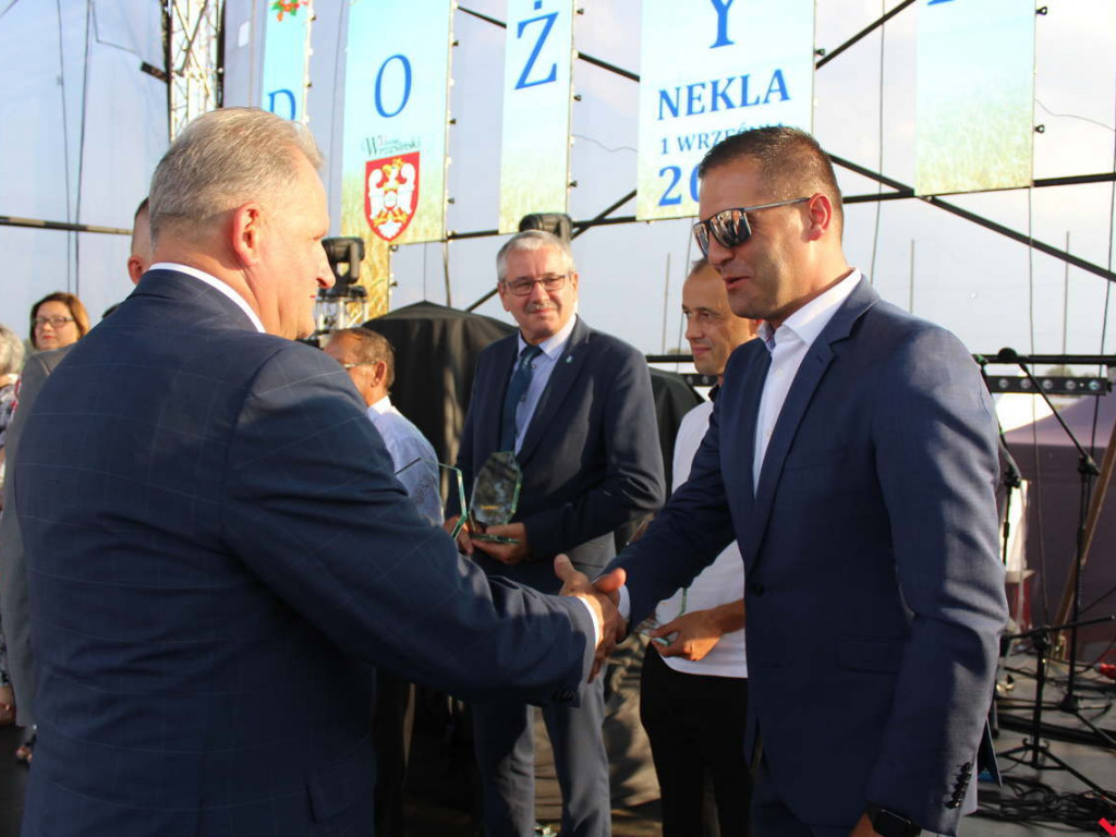 Rolnicy i działacze odznaczeni podczas święta plonów. Dożynki powiatowe w skwarze
