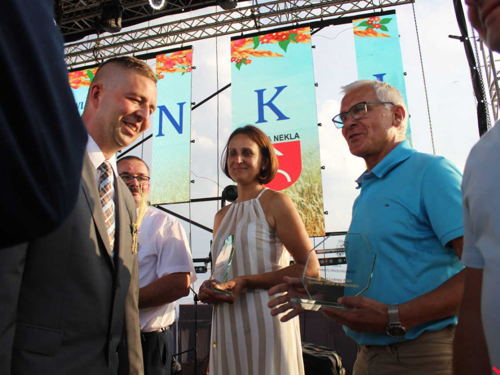 Rolnicy i działacze odznaczeni podczas święta plonów. Dożynki powiatowe w skwarze