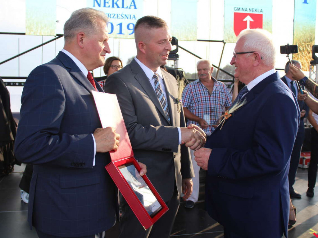 Rolnicy i działacze odznaczeni podczas święta plonów. Dożynki powiatowe w skwarze