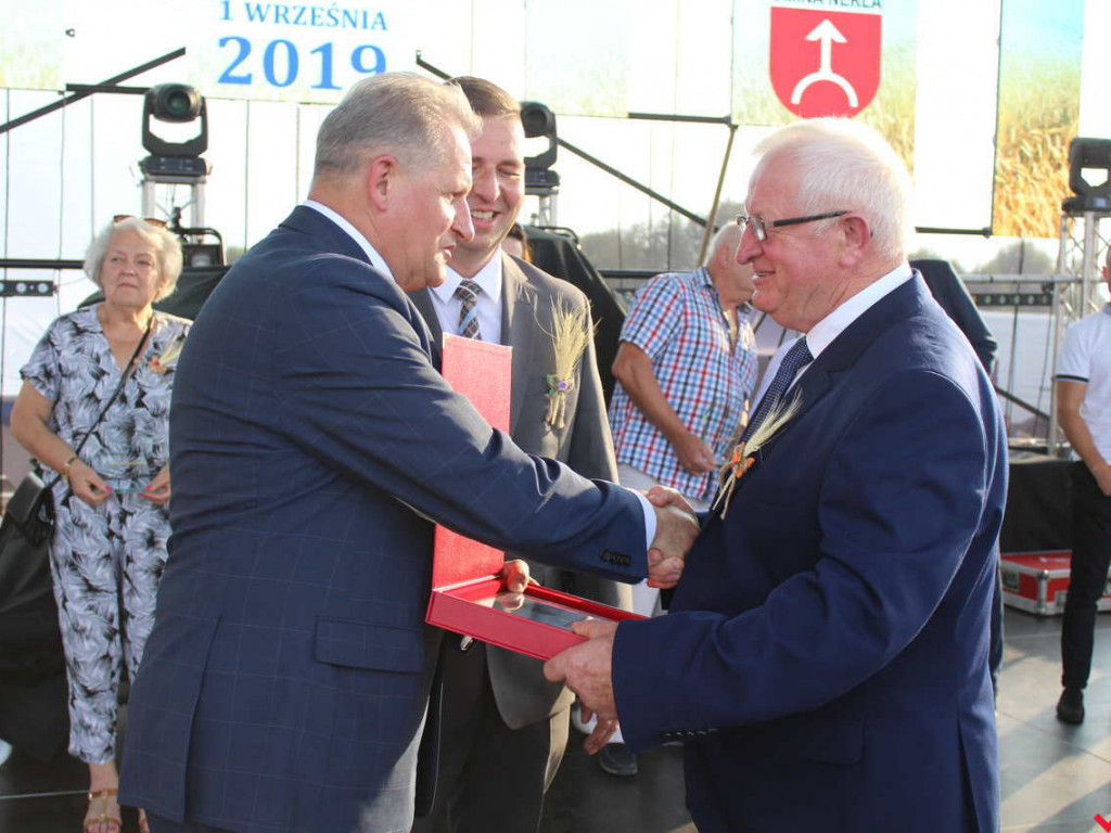 Rolnicy i działacze odznaczeni podczas święta plonów. Dożynki powiatowe w skwarze