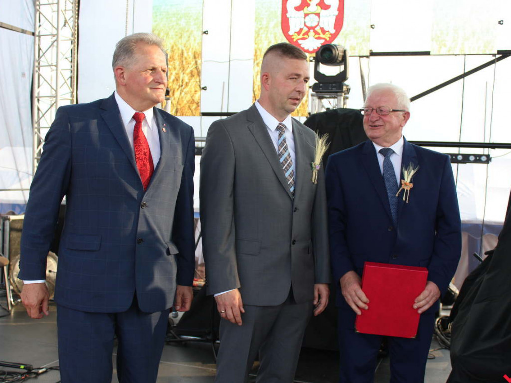 Rolnicy i działacze odznaczeni podczas święta plonów. Dożynki powiatowe w skwarze