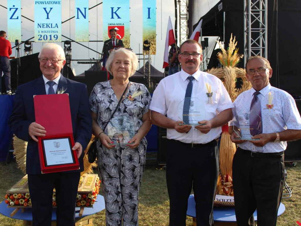 Rolnicy i działacze odznaczeni podczas święta plonów. Dożynki powiatowe w skwarze