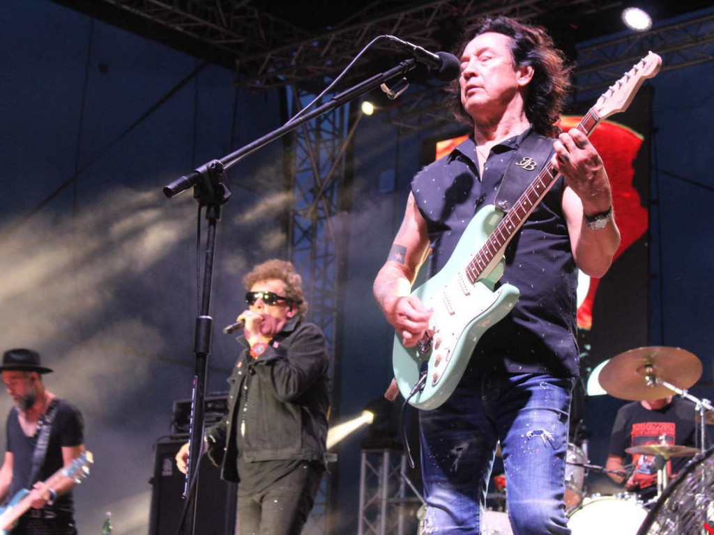 Solidna dawka rocka na stadionie miejskim w Nekli. Lady Pank nadal w świetnej formie