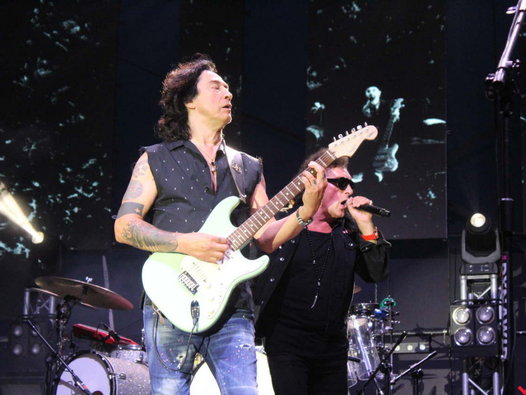 Solidna dawka rocka na stadionie miejskim w Nekli. Lady Pank nadal w świetnej formie