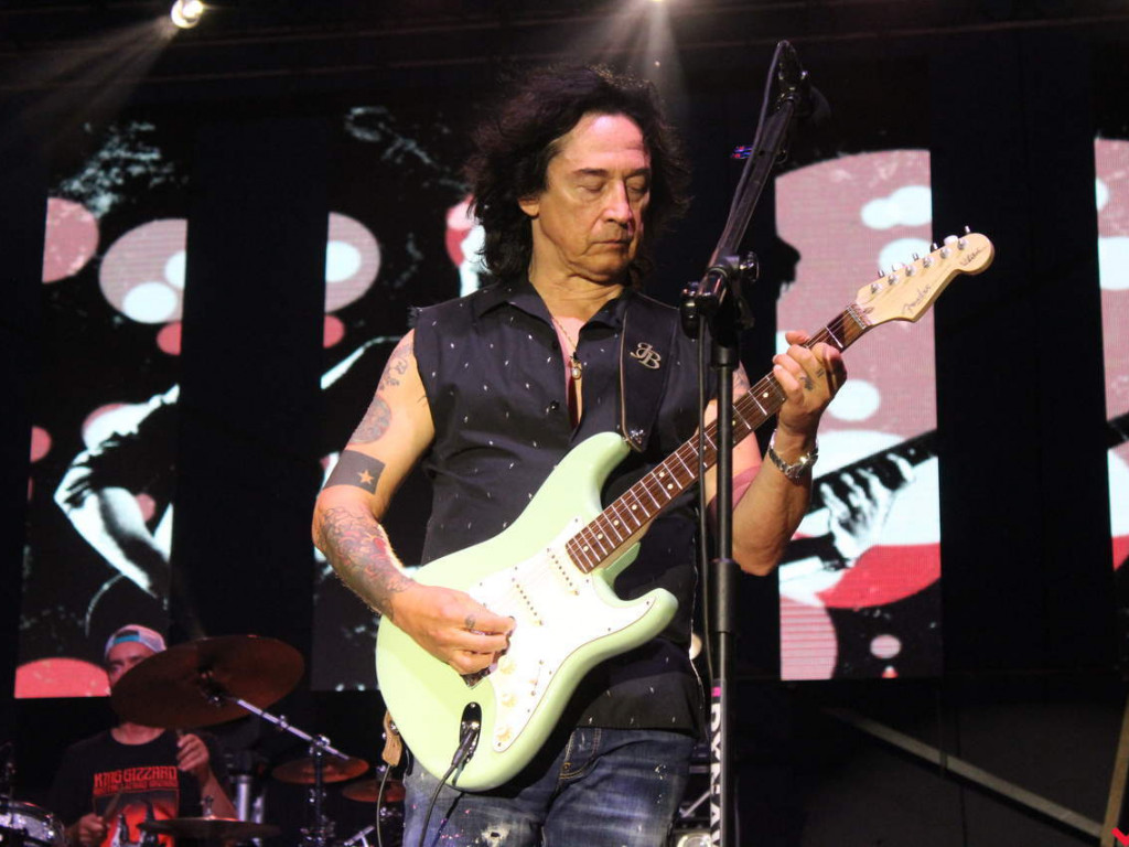 Solidna dawka rocka na stadionie miejskim w Nekli. Lady Pank nadal w świetnej formie