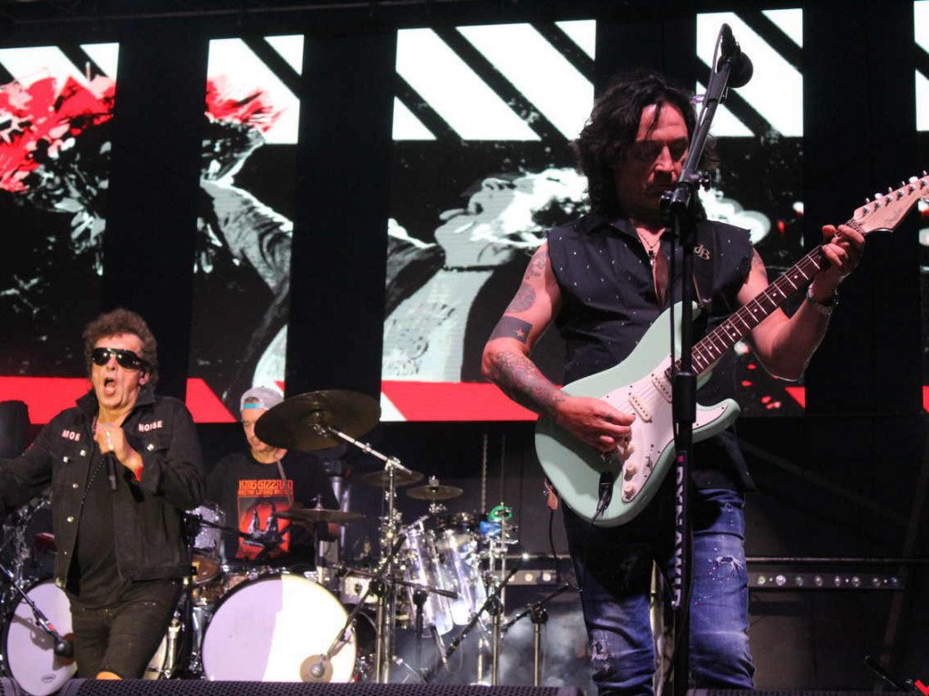 Solidna dawka rocka na stadionie miejskim w Nekli. Lady Pank nadal w świetnej formie