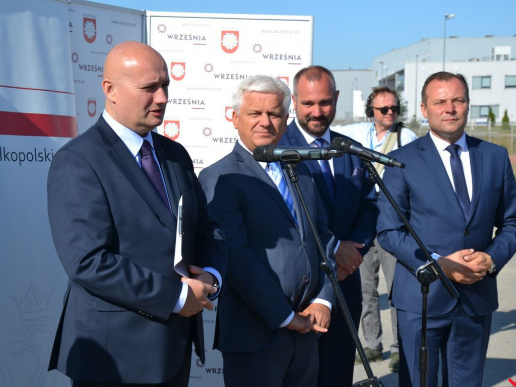 Wojewoda i burmistrz cieszą się z wielkich pieniędzy na obwodnicę Wrześni