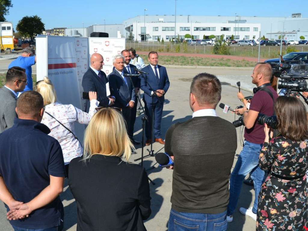 Wojewoda i burmistrz cieszą się z wielkich pieniędzy na obwodnicę Wrześni