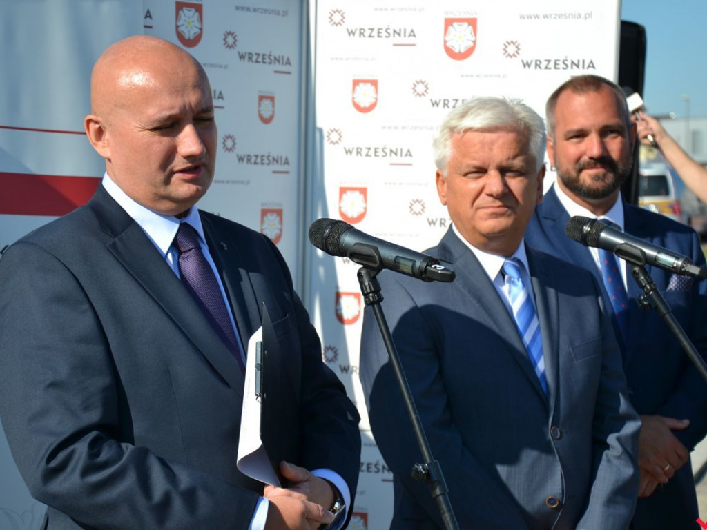 Wojewoda i burmistrz cieszą się z wielkich pieniędzy na obwodnicę Wrześni