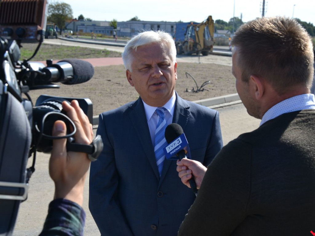 Wojewoda i burmistrz cieszą się z wielkich pieniędzy na obwodnicę Wrześni