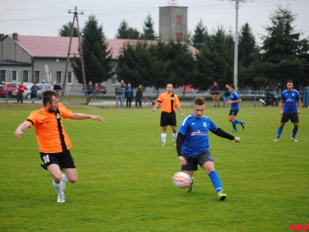 Dwie różne połowy. W derbach powiatu Płomień lepszy od Sparty-Sklejki