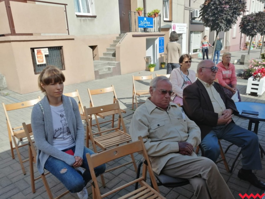 Fragmenty polskich nowel odczytywano na miłosławskim rynku