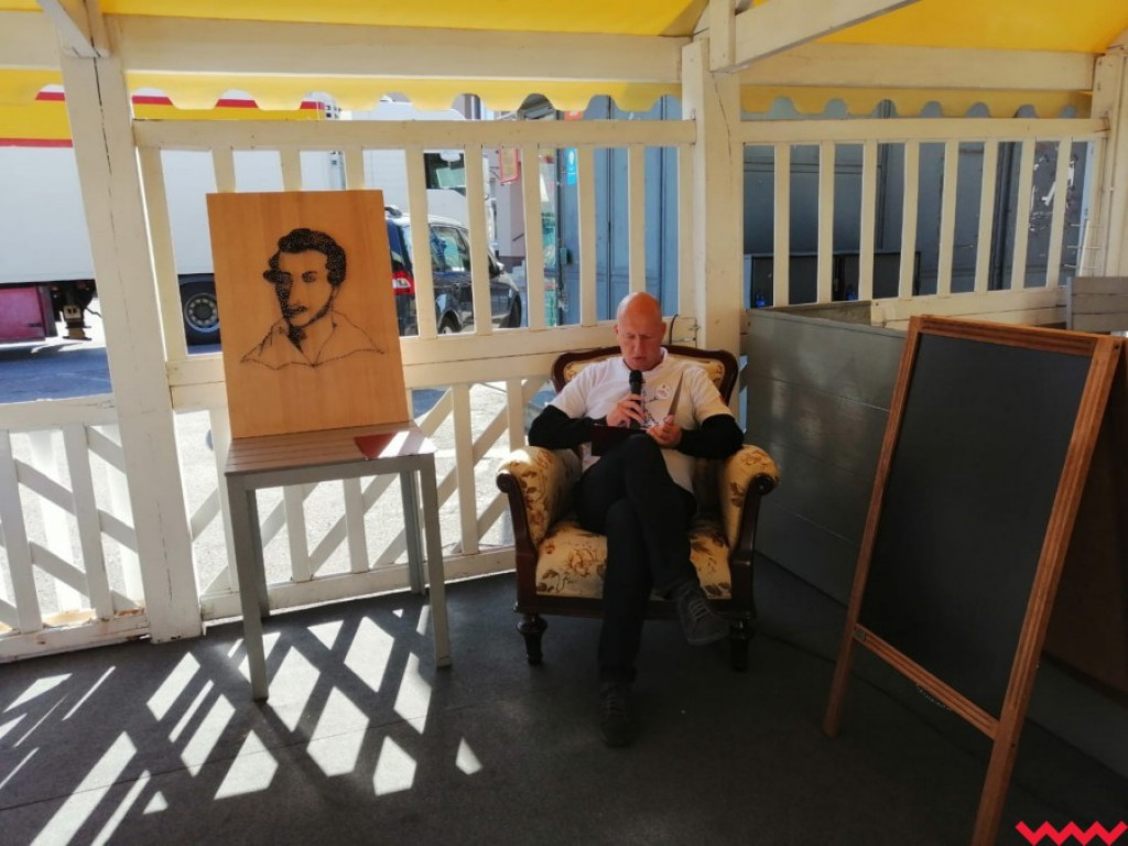 Fragmenty polskich nowel odczytywano na miłosławskim rynku