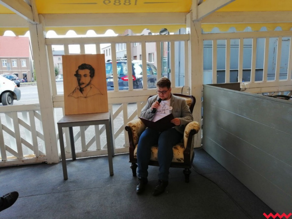 Fragmenty polskich nowel odczytywano na miłosławskim rynku