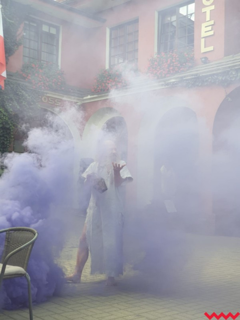 Fragmenty polskich nowel odczytywano na miłosławskim rynku