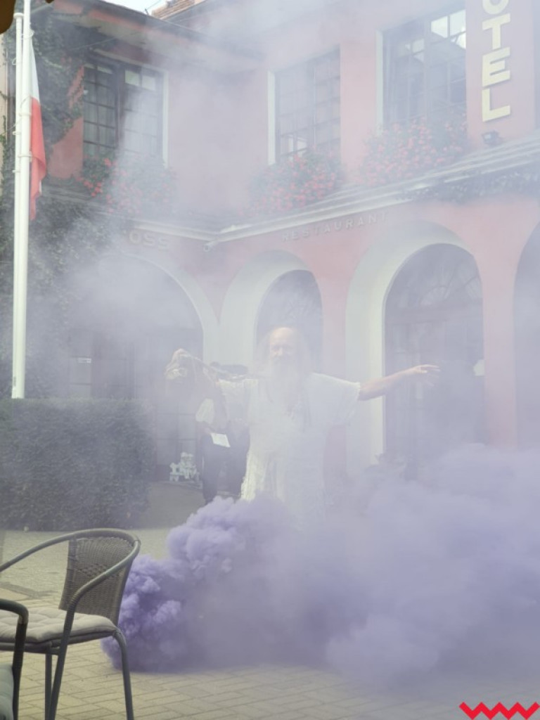 Fragmenty polskich nowel odczytywano na miłosławskim rynku