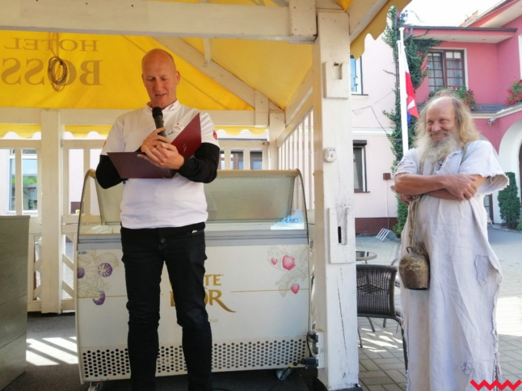 Fragmenty polskich nowel odczytywano na miłosławskim rynku