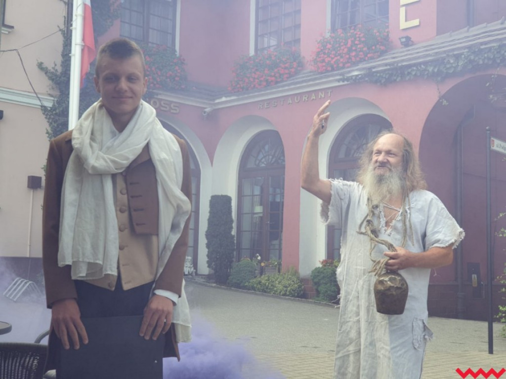 Fragmenty polskich nowel odczytywano na miłosławskim rynku