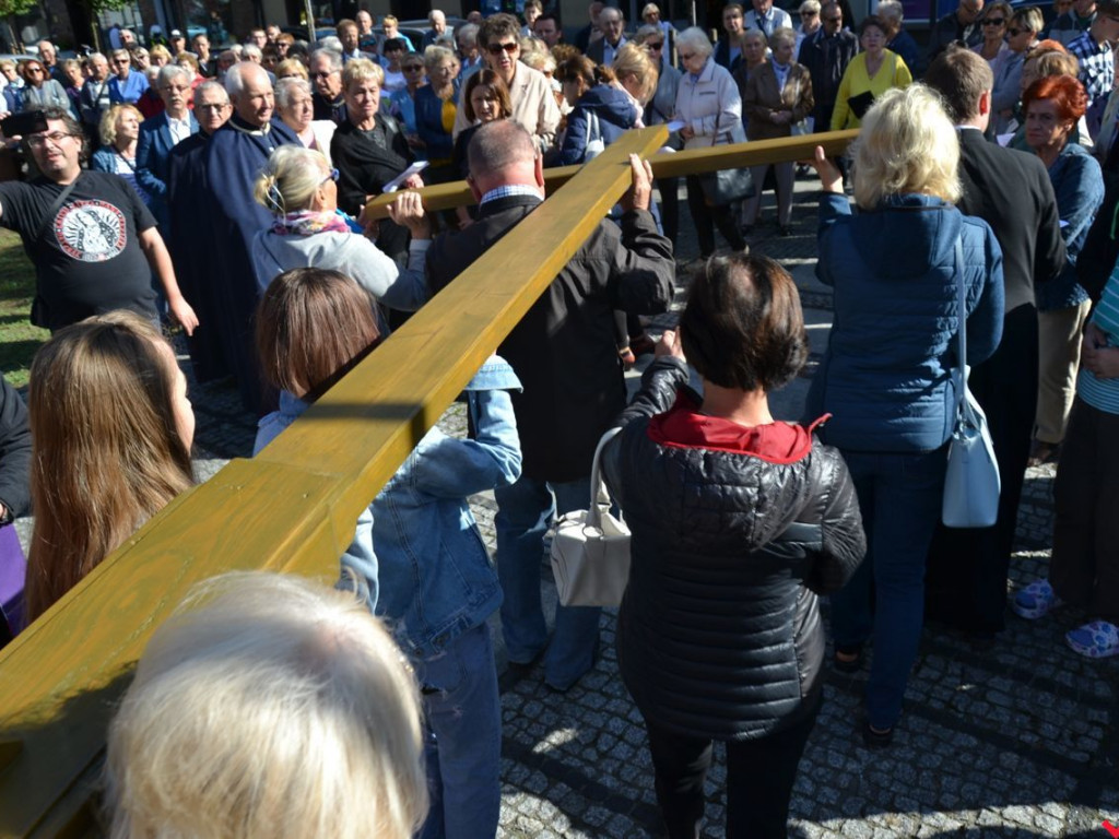 W obronie wiary i wartości. Setki osób w akcji Września pod Krzyżem