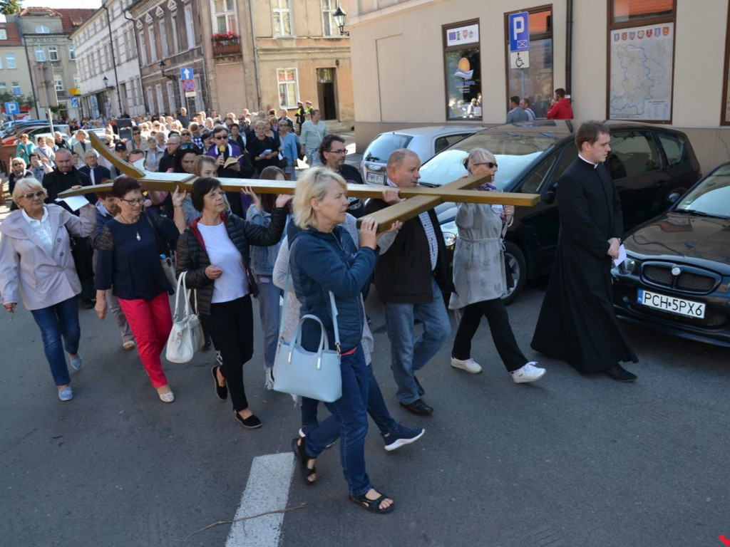 W obronie wiary i wartości. Setki osób w akcji Września pod Krzyżem