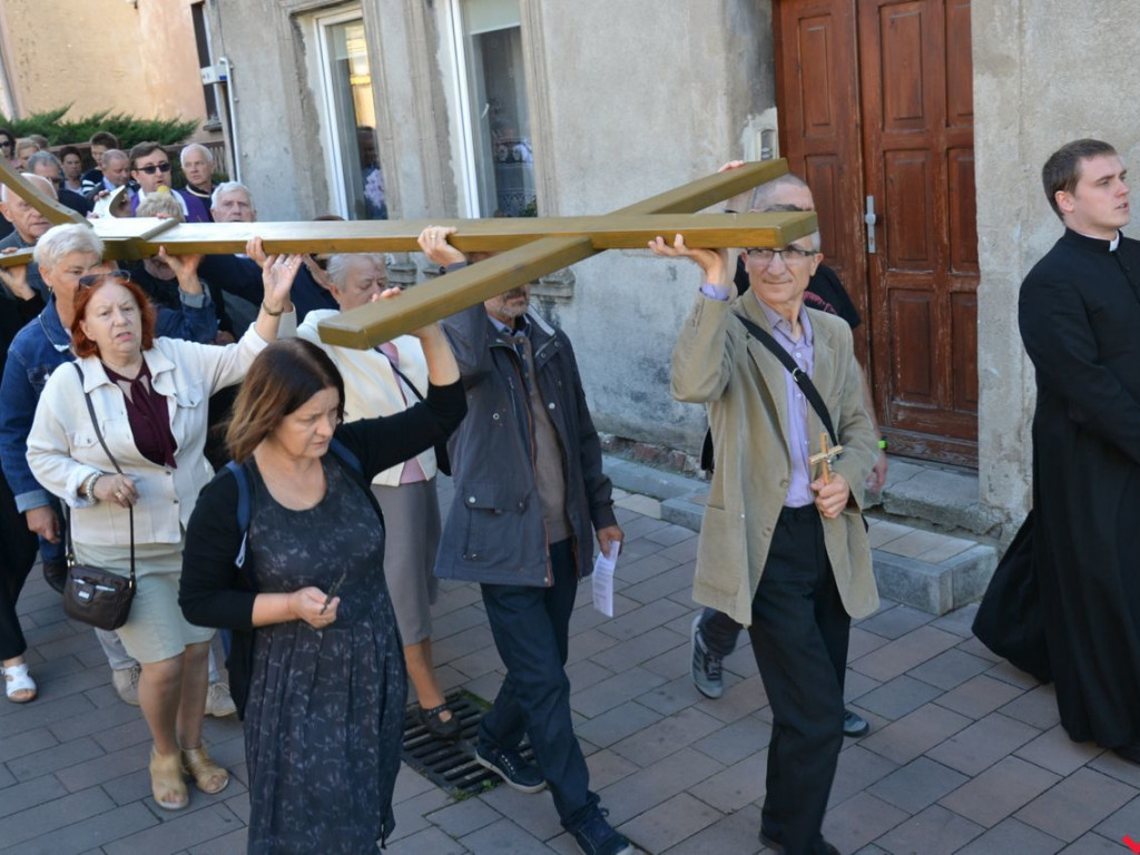 W obronie wiary i wartości. Setki osób w akcji Września pod Krzyżem