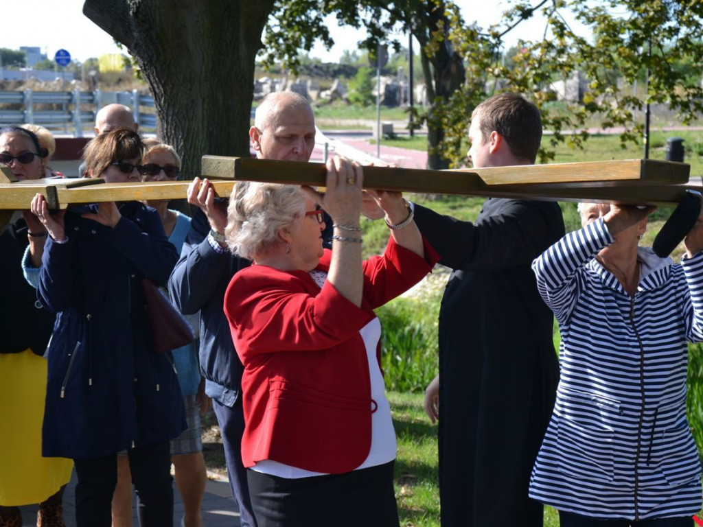 W obronie wiary i wartości. Setki osób w akcji Września pod Krzyżem