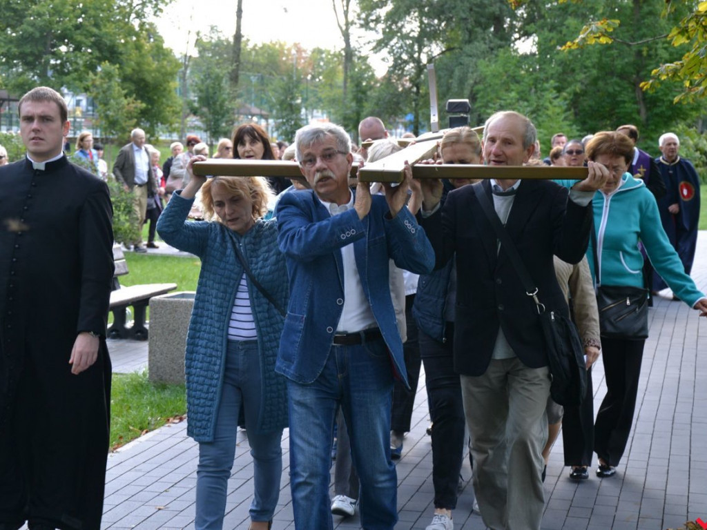 W obronie wiary i wartości. Setki osób w akcji Września pod Krzyżem