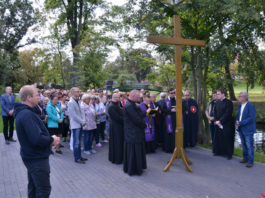 W obronie wiary i wartości. Setki osób w akcji Września pod Krzyżem