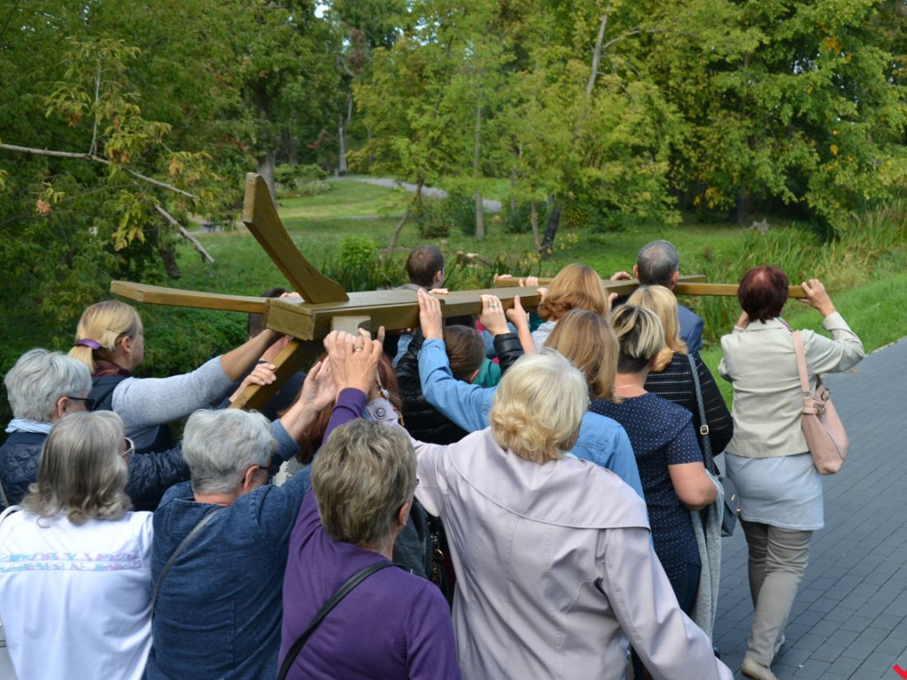 W obronie wiary i wartości. Setki osób w akcji Września pod Krzyżem