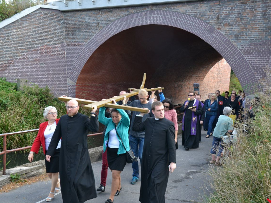 W obronie wiary i wartości. Setki osób w akcji Września pod Krzyżem