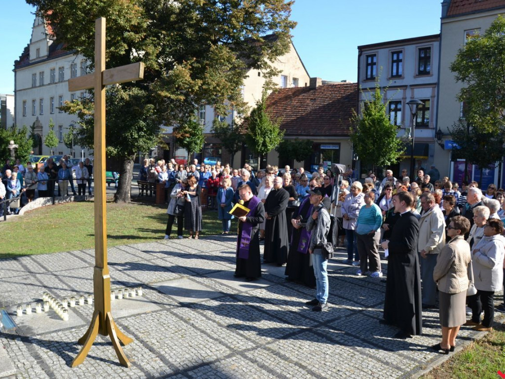 W obronie wiary i wartości. Setki osób w akcji Września pod Krzyżem