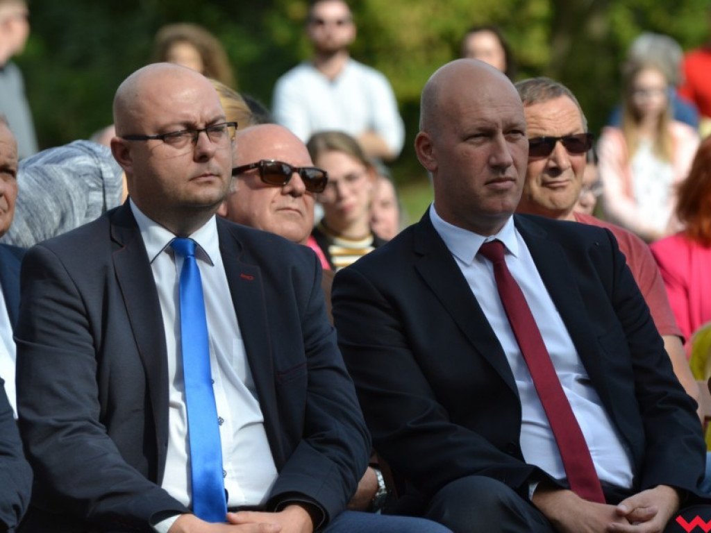 Ponownie odsłonięto pomnik Słowackiego. Krótko potem burmistrz zadziwił mieszkańców