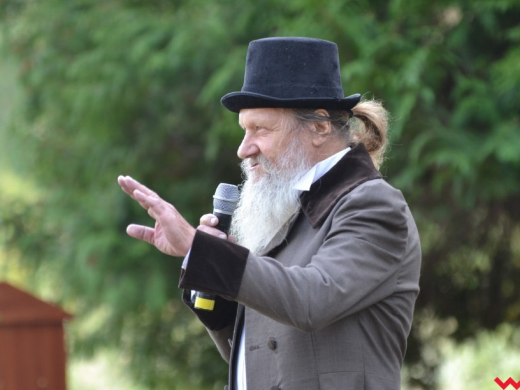 Ponownie odsłonięto pomnik Słowackiego. Krótko potem burmistrz zadziwił mieszkańców