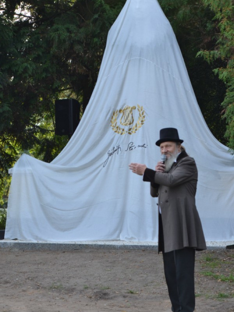 Ponownie odsłonięto pomnik Słowackiego. Krótko potem burmistrz zadziwił mieszkańców