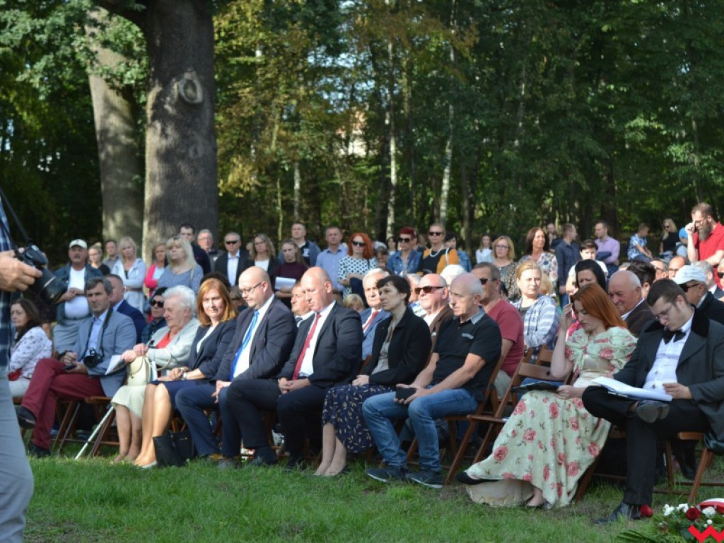 Ponownie odsłonięto pomnik Słowackiego. Krótko potem burmistrz zadziwił mieszkańców