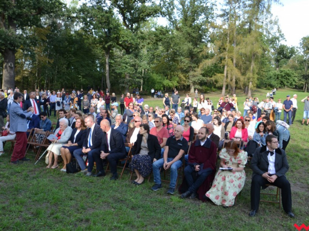 Ponownie odsłonięto pomnik Słowackiego. Krótko potem burmistrz zadziwił mieszkańców